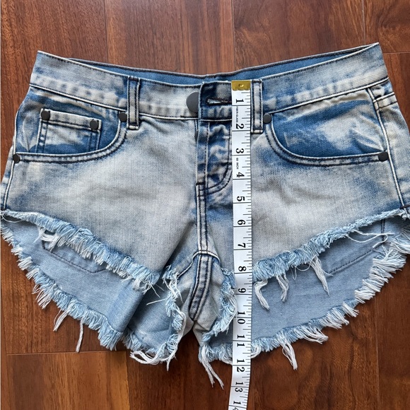Denim Cut-off Frayed Distressed Shorts / Size 25 / Similar to One Teaspoon - Picture 4 of 6